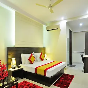 Отель Sky Rich International - 05 Mins From Karol Bagh Metro Station