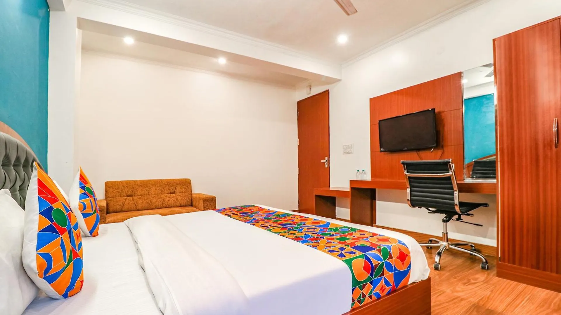Отель Fabhotel Lime Tree Near Yashobhoomi Convention Centre Дели